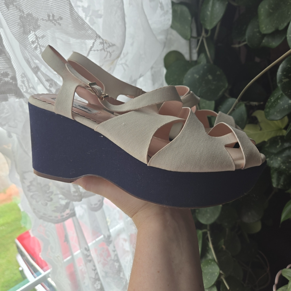 Classic Navy Adorable Cream And Navy 1950s Style Wedges By UK Brand. Lulu H. 9.5